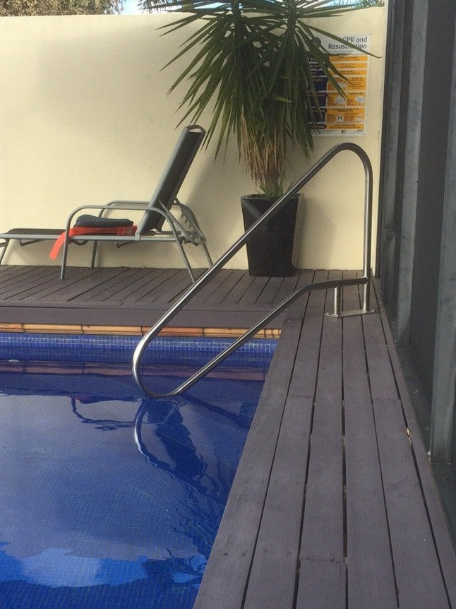 HRA05B Stainless Steel 1.6m Bull Nose Bolt Down Hand Rail